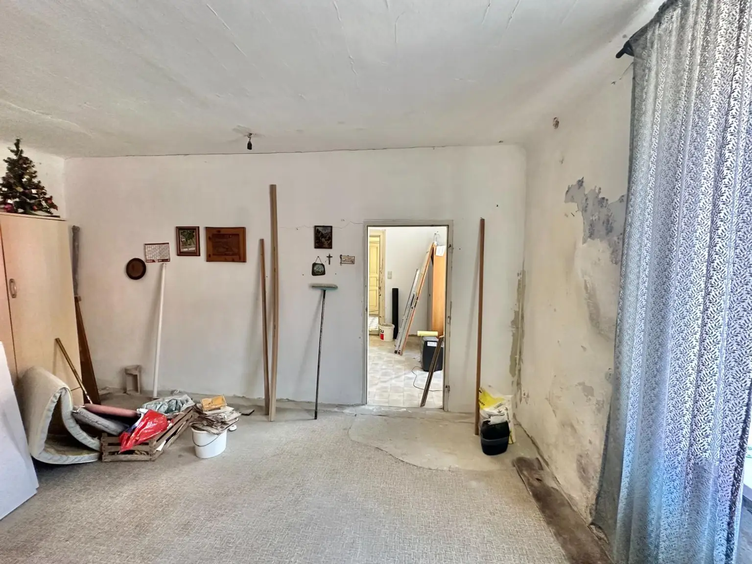 Sanierungsbedürftiger Bauernhof mit großem Grundstück, Stallungen und Stadl – ländlicher Charme mit viel Potential!