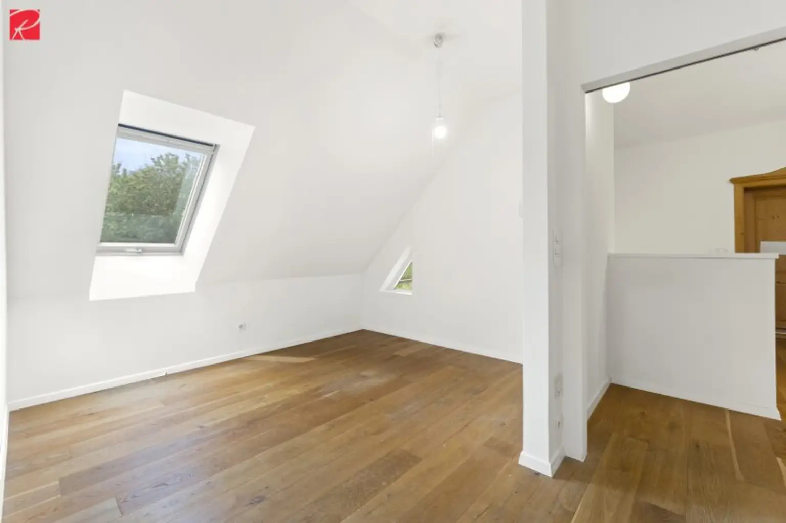 Geräumiges Durchgangszimmer