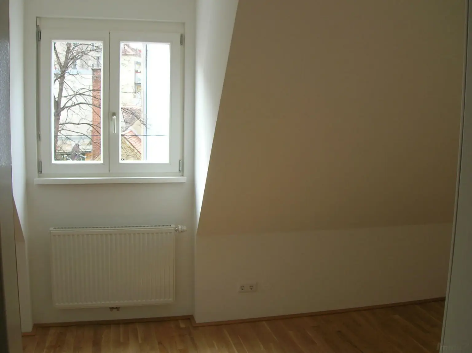 Sofortbezug: Dachgeschosswohnung im 2.OG ohne Lift-mit 2 Bädern und Galerie