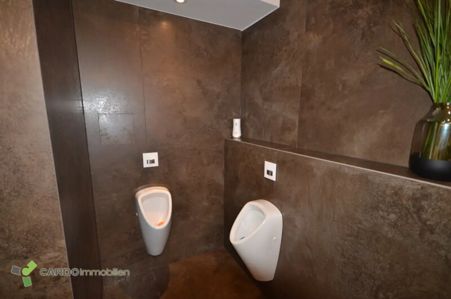 Kleine Hochzeitssaal, attraktive Gewerbefläche, branchenfrei, zu vermieten, ca. 250 m², Nähe UNO City & U-Bahn