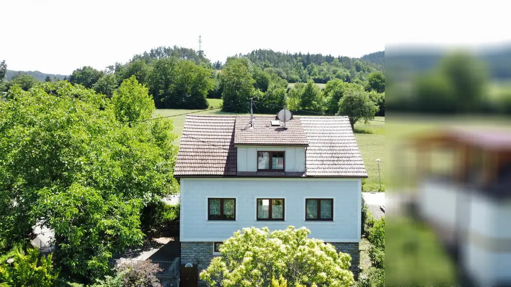 Einfamilienhaus mit großem Garten in idyllischer Ruhelage