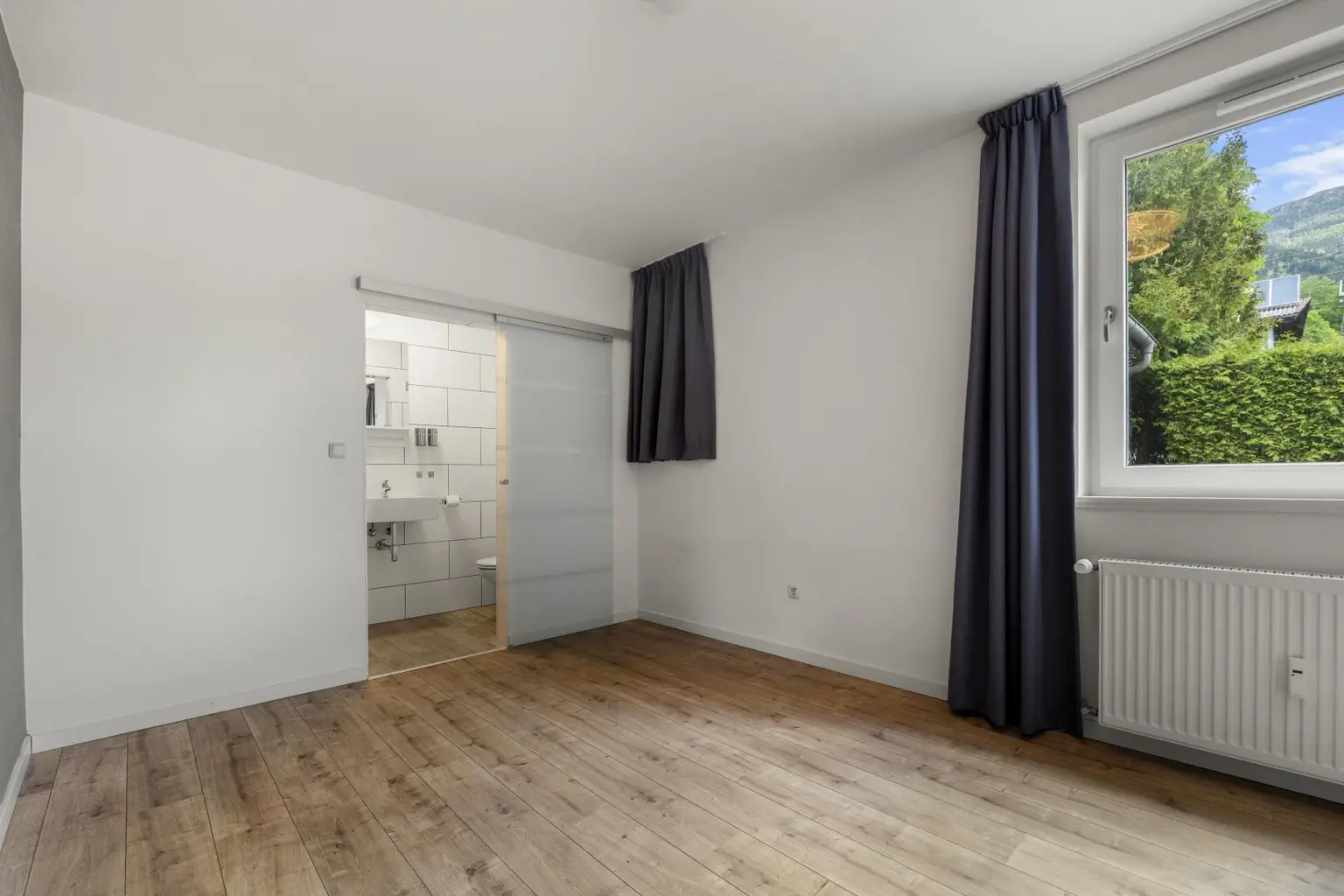SCHLAFZIMMER MIT BAD ENSUITE