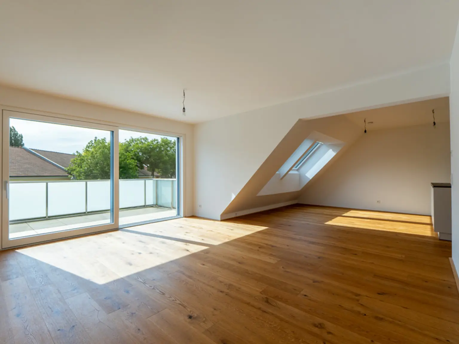 Sonnendurchflutete Wohnung mit 3-Zimmer, Balkon und Terrasse - inkl. Tischlerküche. Top Lage in Aspern