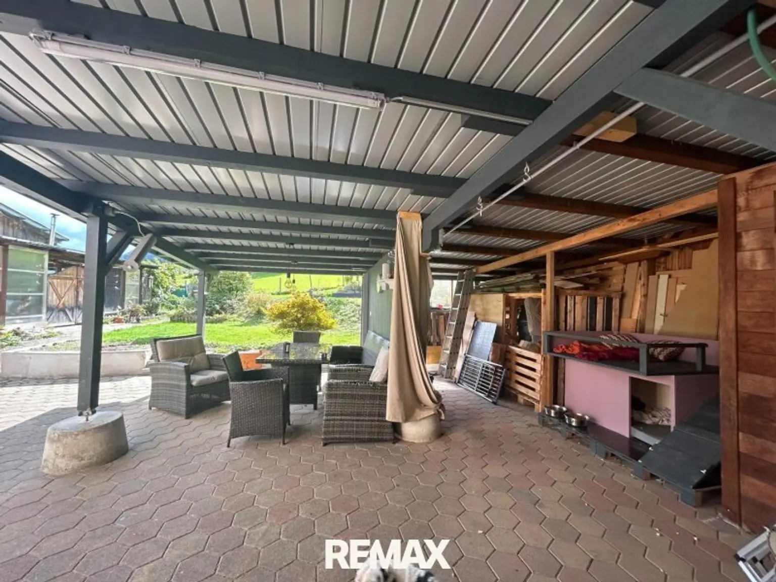 Überdachte Sitzlounge