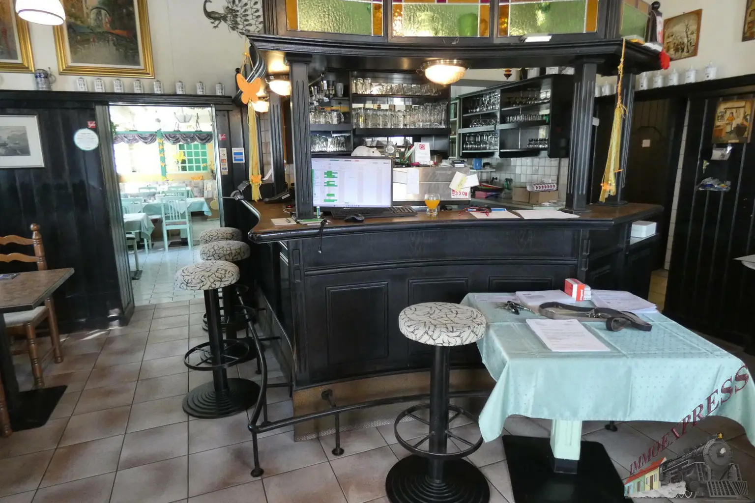 Gasthaus mit Gästezimmern und großem Garten in Wiener Neustadt