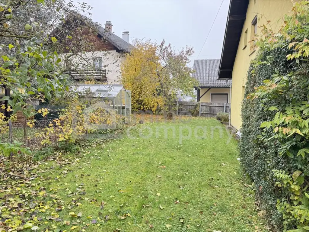 Charmantes Großzügiges Haus in Oberndorf mit 2 Wohneinheiten.