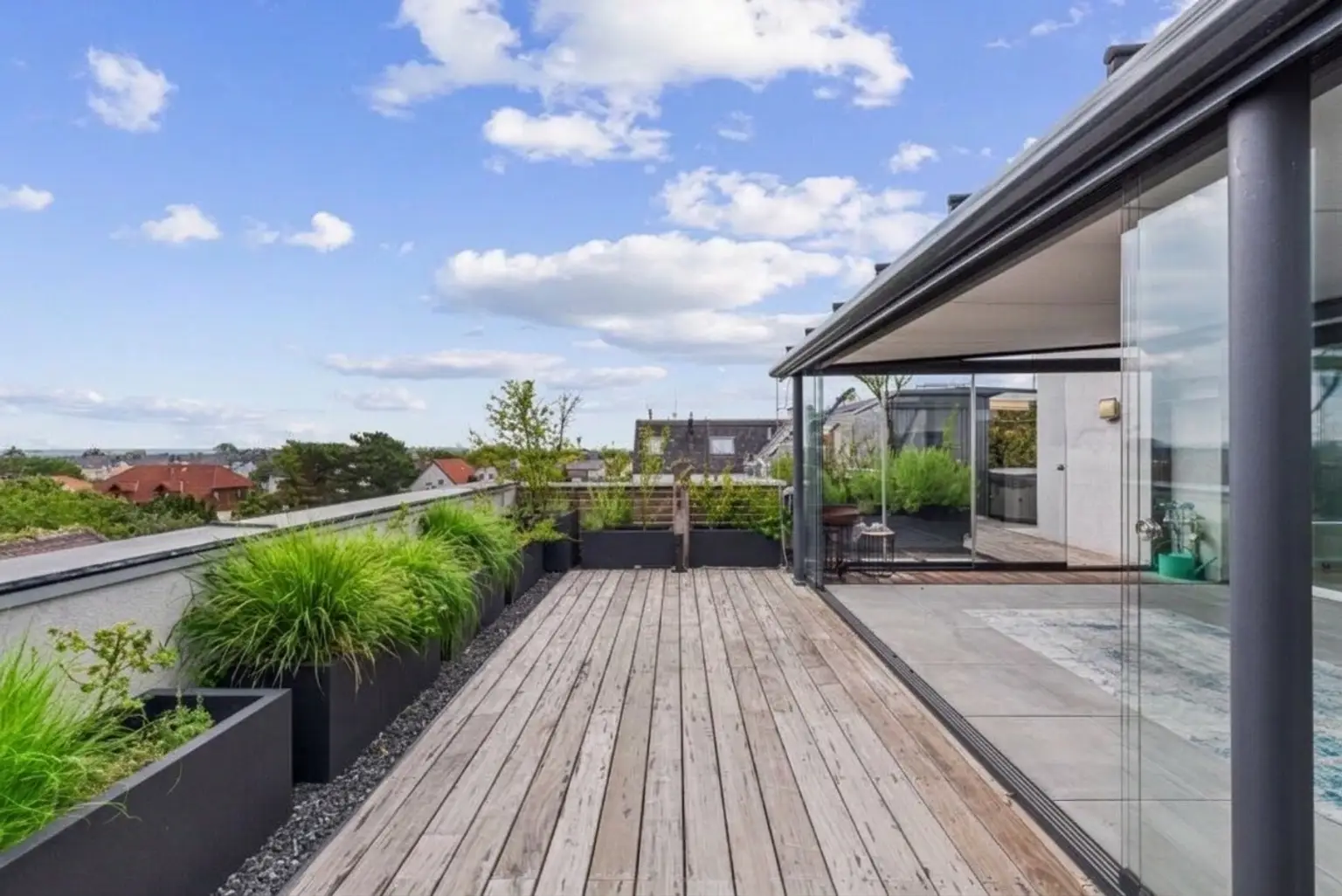 Großzügiges Maisonette-Penthouse zur Miete – mit Dachterrasse, Sauna und Whirlpool in Brunn am Gebirge