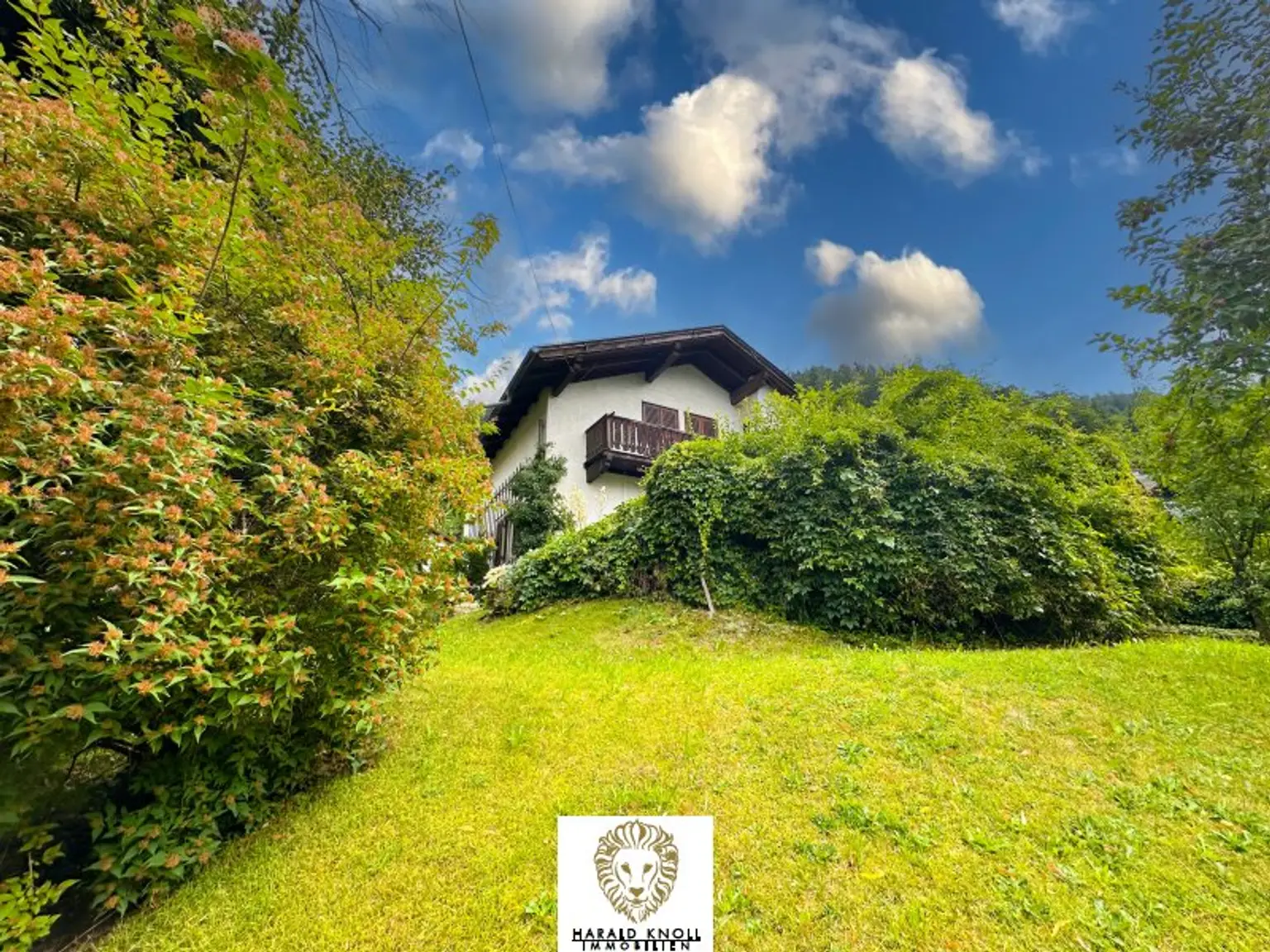 Charmantes Wohnhaus mit großem Garten und Entwicklungspotenzial