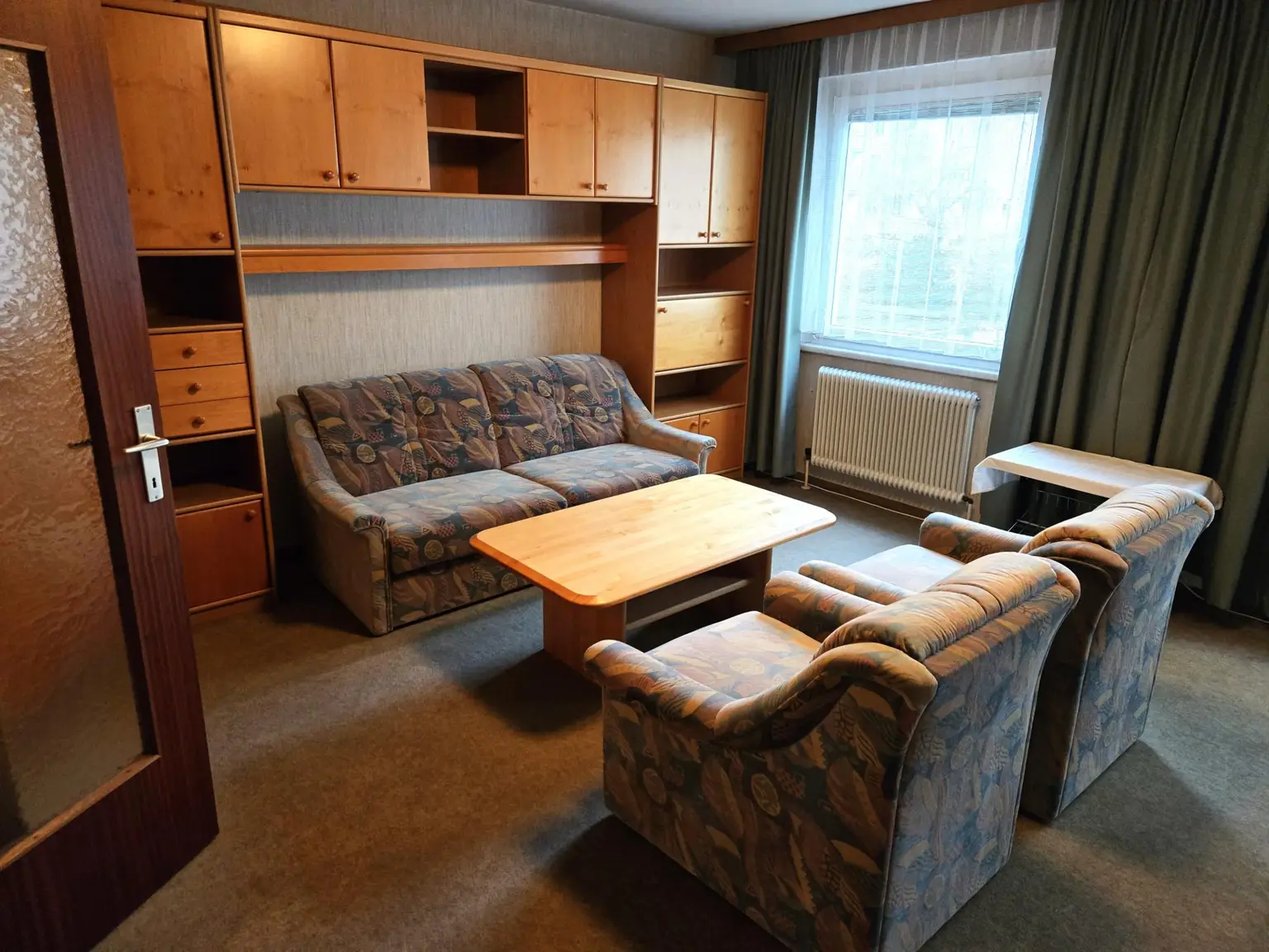 Hauptzimmer mit Sofa und integriertem Doppelbettfunktion