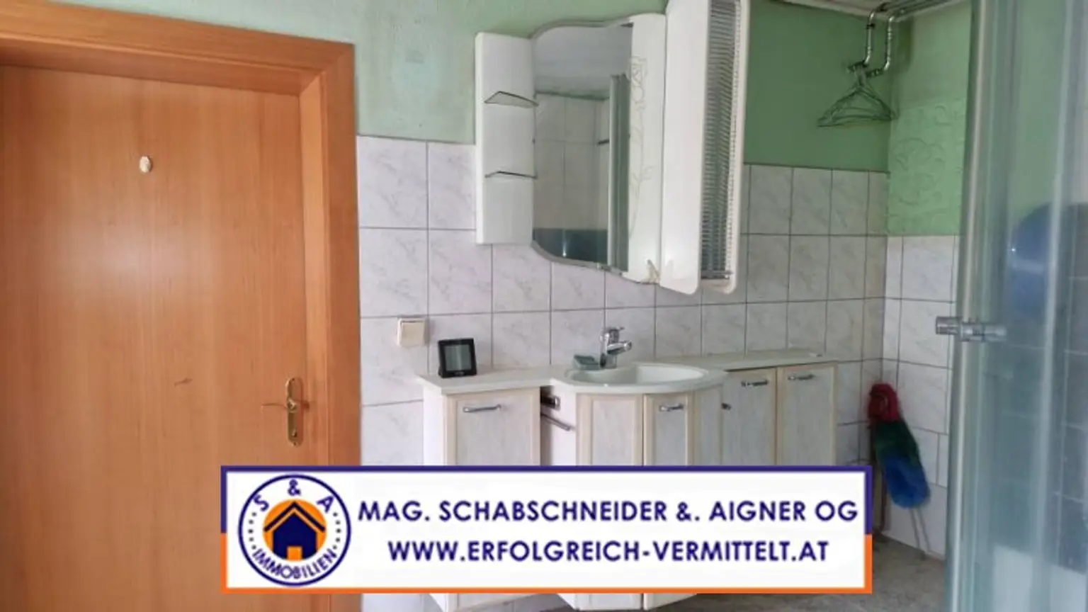 Kleines Stadthaus zum Renovieren mit ruhigem Garten mitten im Zentrum!