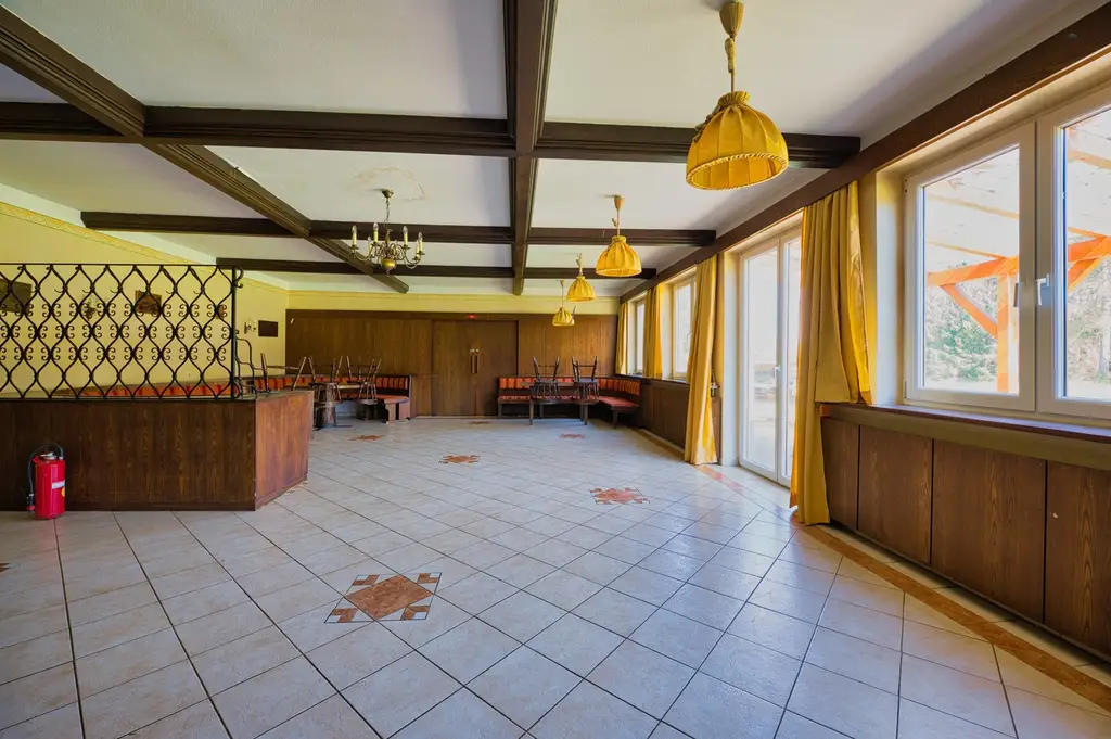 Reiterhof. Vierkanter. Wirtshaus. Zimmervermietung. Wohnungen. Natur.