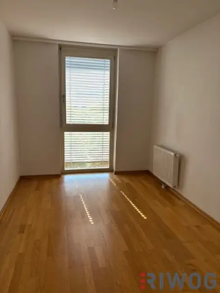 3 Zimmer-Penthouse-Wohnung mit Balkon in den grünen Innenhof gerichtet