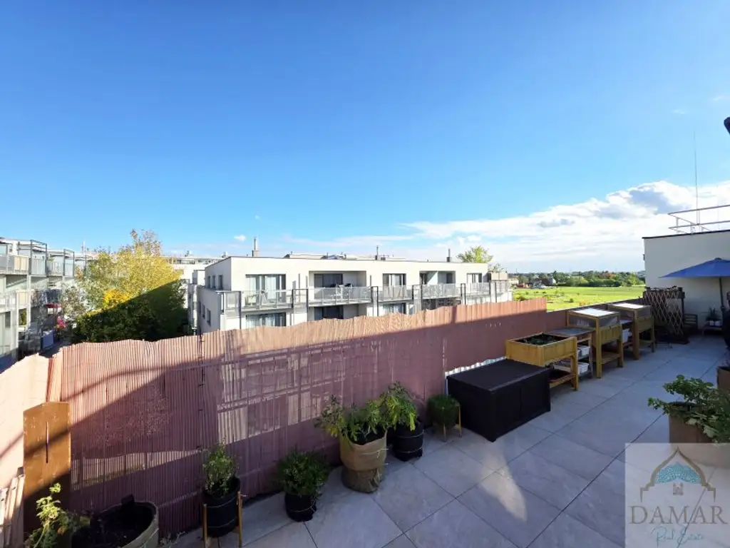 Traumhafte 4-Zimmer-Dachgeschoßwohnung mit großer 65m² Terrasse und Garagenplatz in 1220 Wien – Jetzt zugreifen!