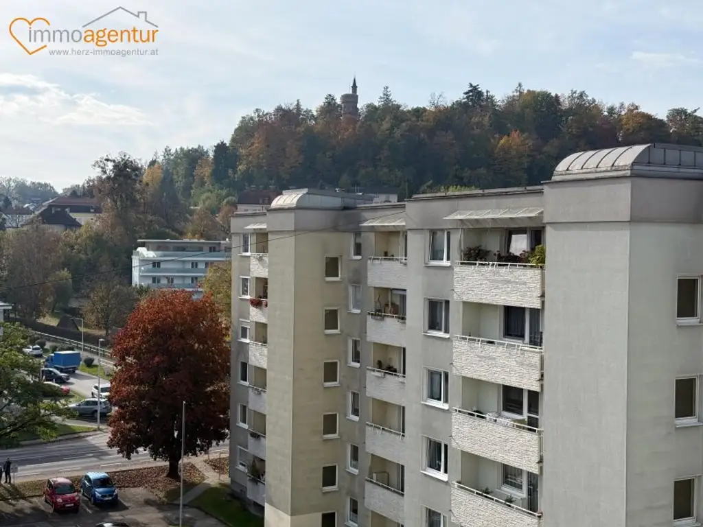 Wohnjuwel über den Dächern von Thalheim, mit Loggia und Traunblick