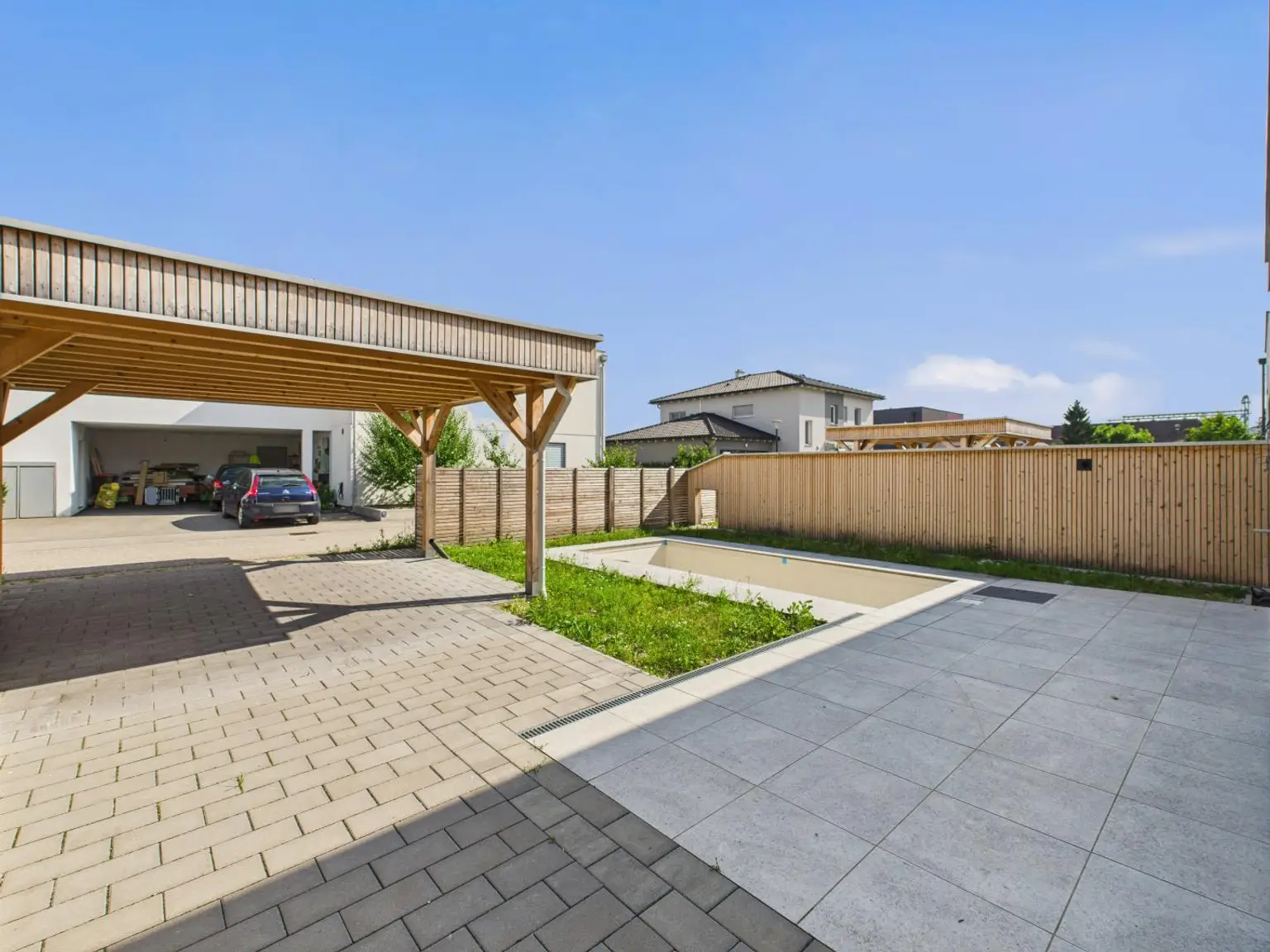 WELS-WEST: Ihr neues Smart Home mit Salzwasserpool, Carport & exklusiver Ausstattung