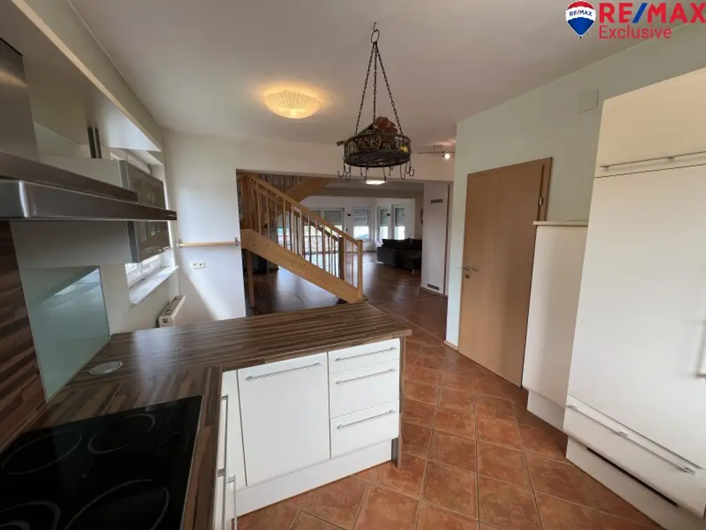 Großzügiges Einfamilienhaus mit Garten, Terrasse & Garage in Ebenfurth, 4 Zimmer, 195m²