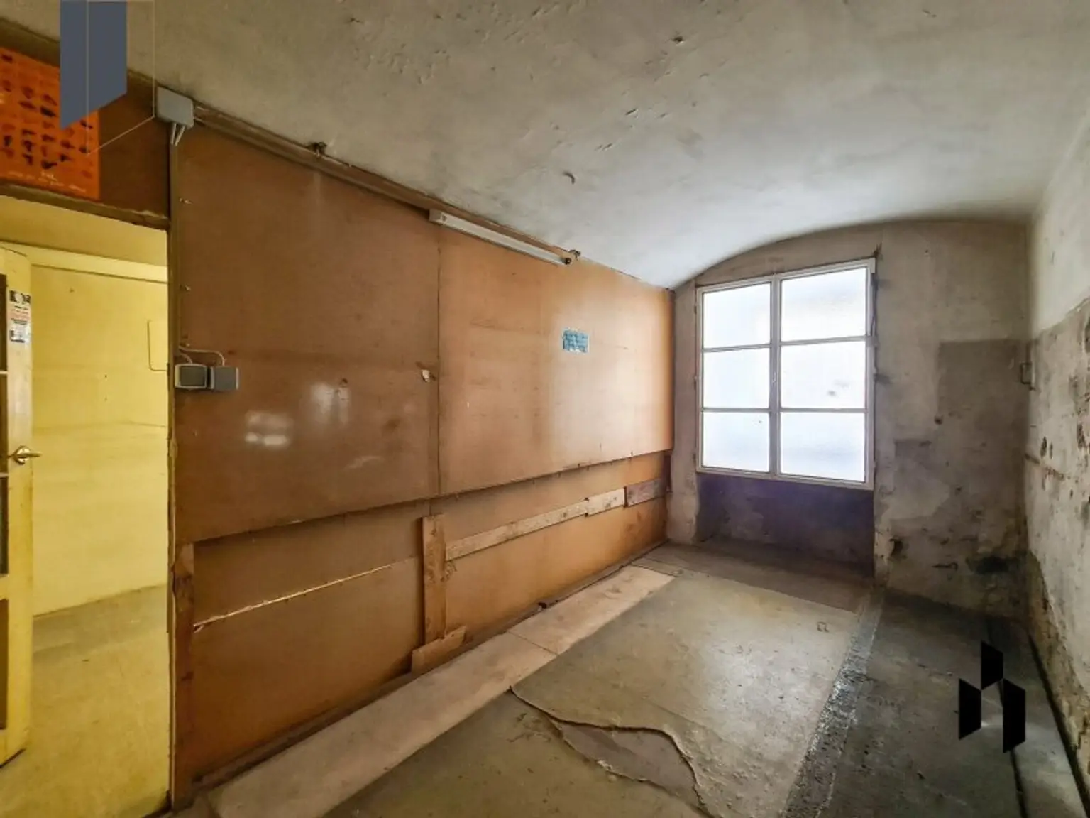 2 in 1! Geschäftsfläche + Wohnung nähe U3 Rochusmarkt! Sanierungsbedürftig!