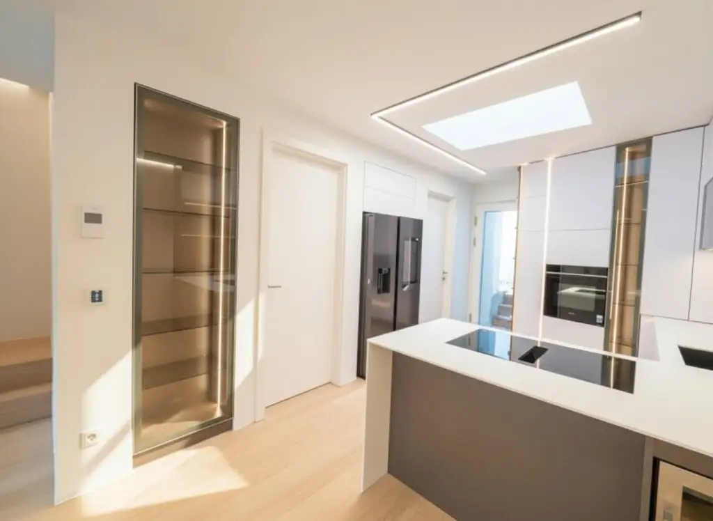 THE UNIQUE HILL SIDE RESIDENCES