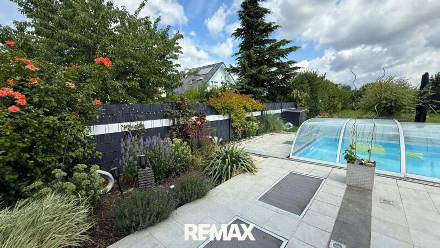 Garten bei Pool