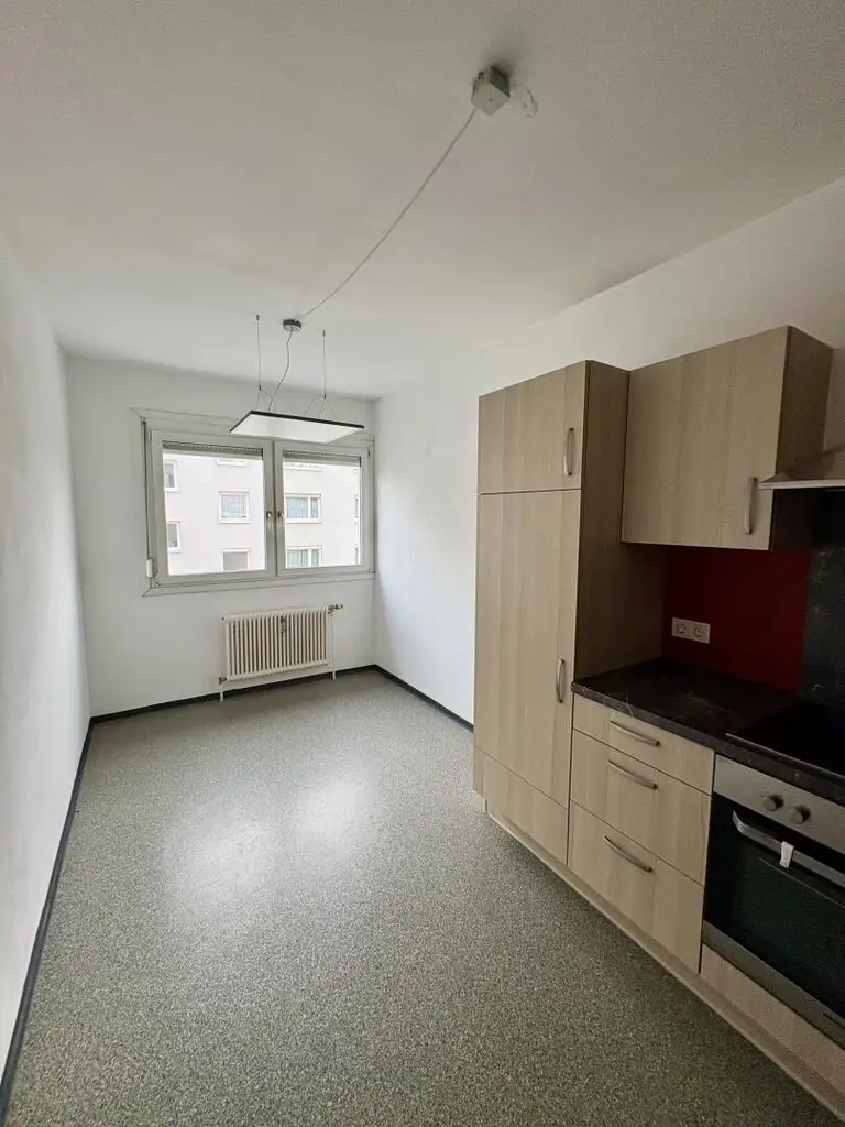 Geidorf: Großzügige 4 Zimmer-Mietwohnung, verglaste Loggia, WEG geeignet.