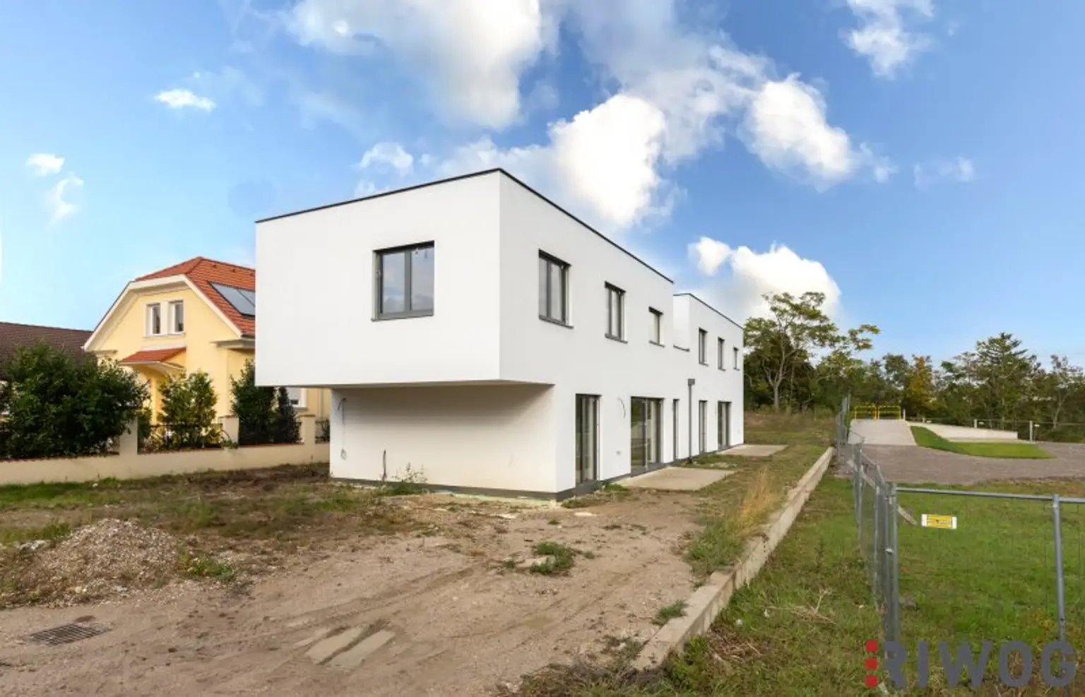 ERSTBEZUG | 5 Zimmer | Exklusive Doppelhaushälfte  | ca. 104 m² Garten | Luftwärmepumpe | KFZ-Stellplatz | 5 Minuten ins Zentrum Perchtoldsdorf