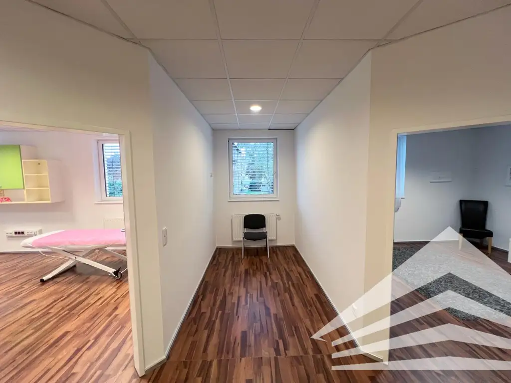 Ärzte und Therapeuten aufgepasst! Kompakte 80 m² Praxis ab sofort zu mieten!