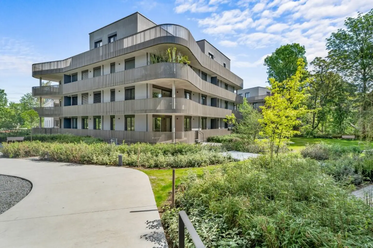 Luxus inmitten grüner Idylle: 2 Zimmer-Terrassentraum im „Private Park Living“