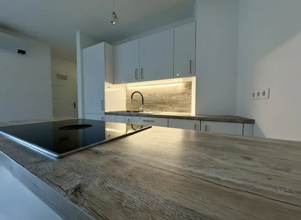 Stadt trifft Natur - Elegante 2-Zimmer Wohnung mit Klimaanlage, Sauna & Terrasse