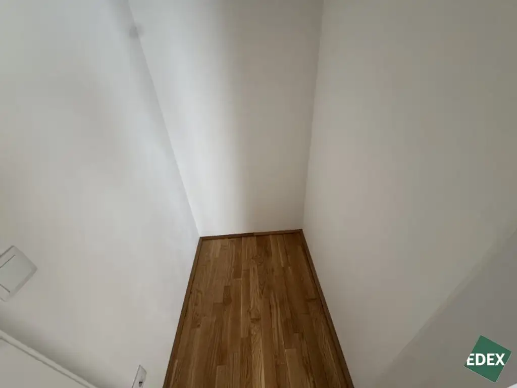 Perfekt für Singles oder Paare: Attraktive 2-Zimmer-Wohnung mit Balkon nahe U1 Rennbahnweg