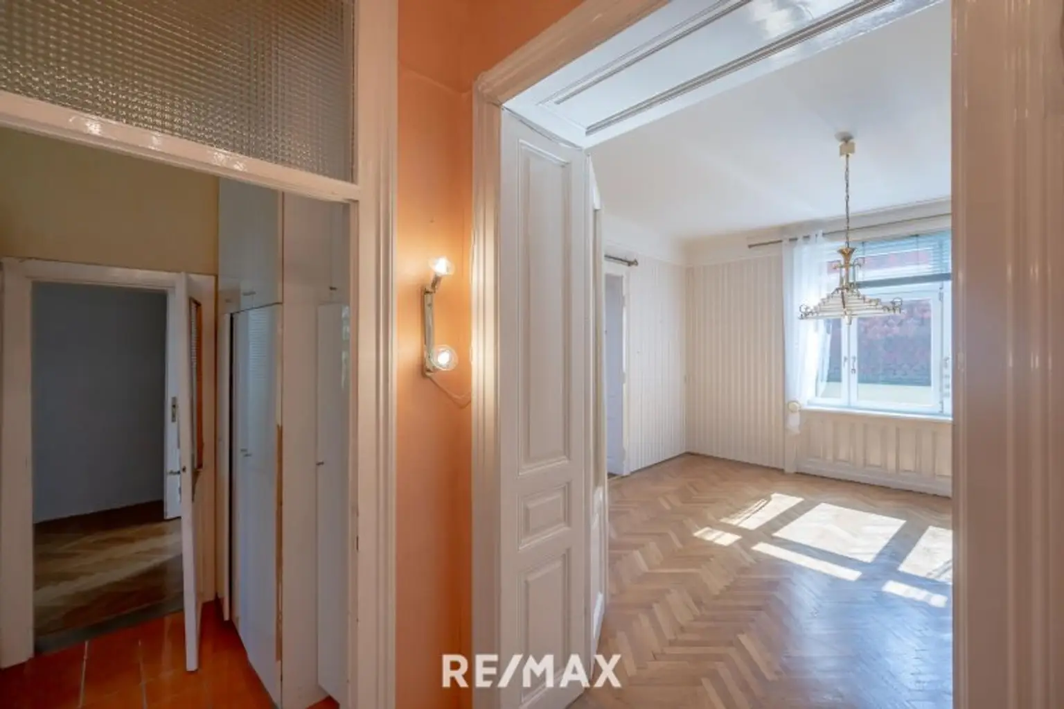 WOHNUNG IN ALTBAU-VILLA | EIGENGARTEN | SANIERUNGSBEDÜRFTIGES JUWEL