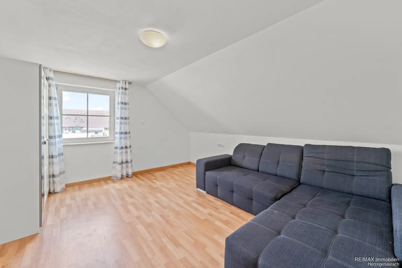 Schlafzimmer DG