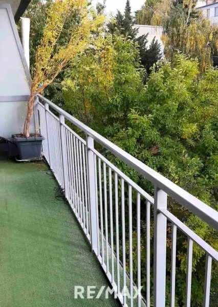 Loggia über zwei Zimmer