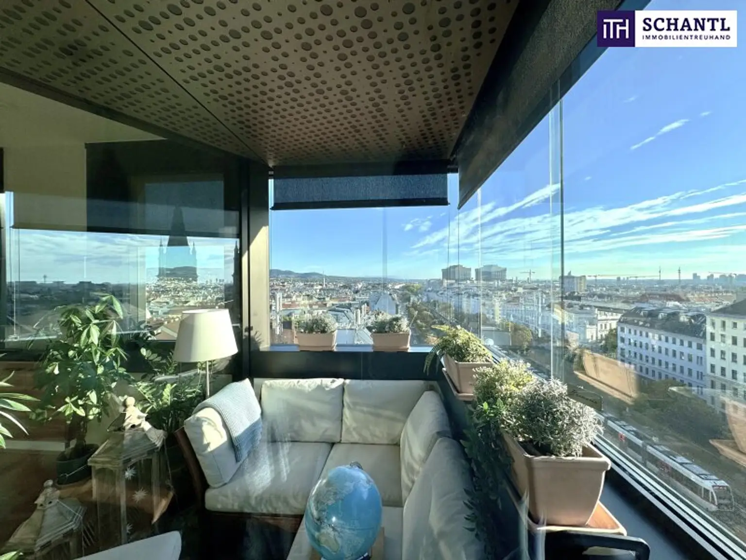 Wohnen im 9. Stock: 2-Zimmer City-Highlight mit Ganzjahres-Loggia, Premium-Ausstattung und einzigartigem Skyline-Blick!