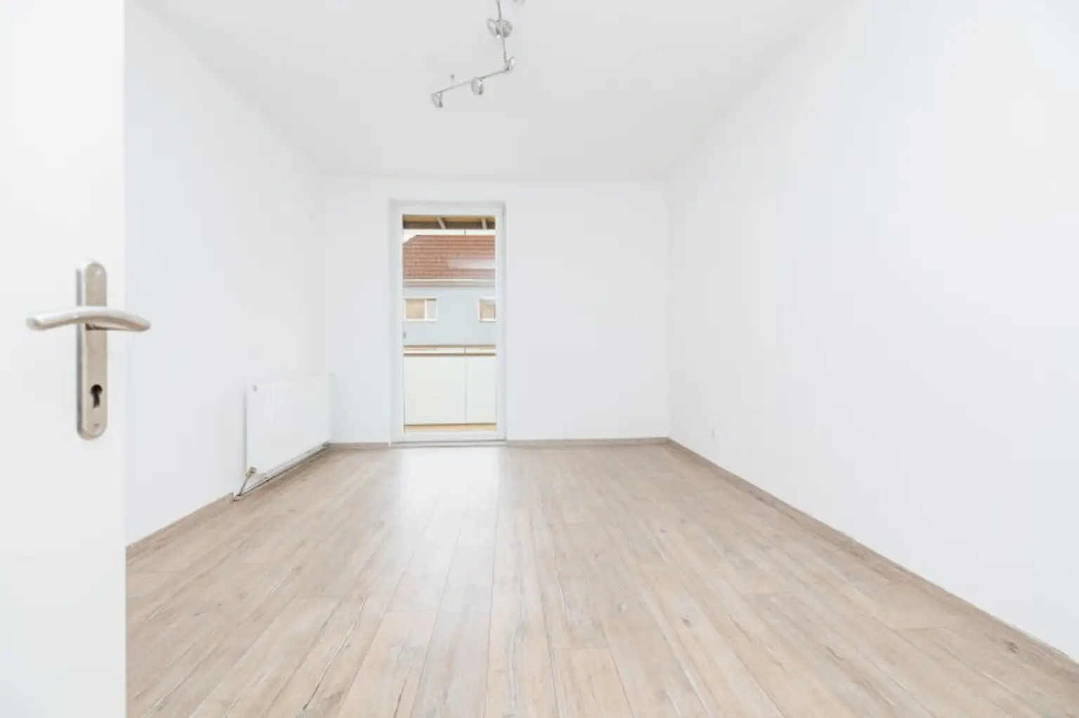 AB 01.01.2026 VERFÜGBAR I NEUE KÜCHE I BALKON  I RUHIG I BADEWANNE I LICHTDURCHFLUTET I SONNIG I ZENTRAL I HAUSTIERE WILLKOMMEN I PROJEKT WOHNEN I