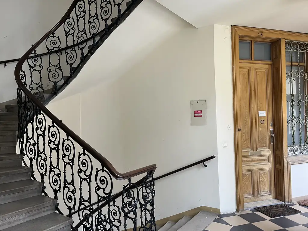 Wiener Klassik: Sanierungsbedürftige Wohnung mit Balkon