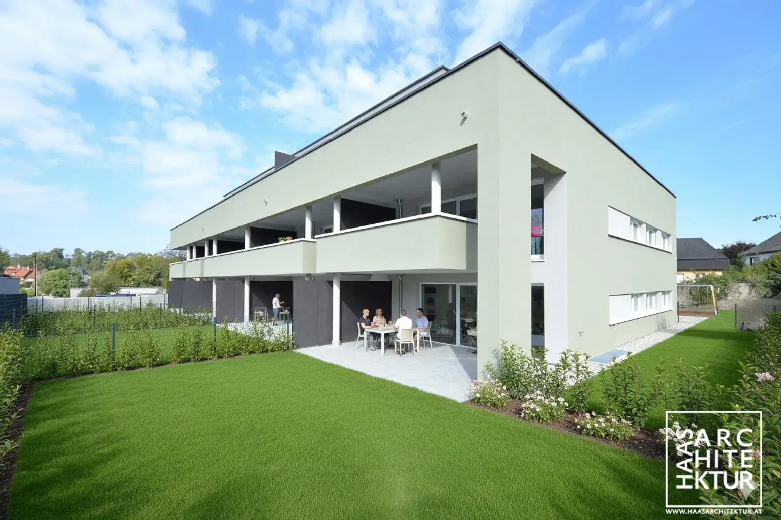 Gartenwohnung 4-Zimmer barrierefrei