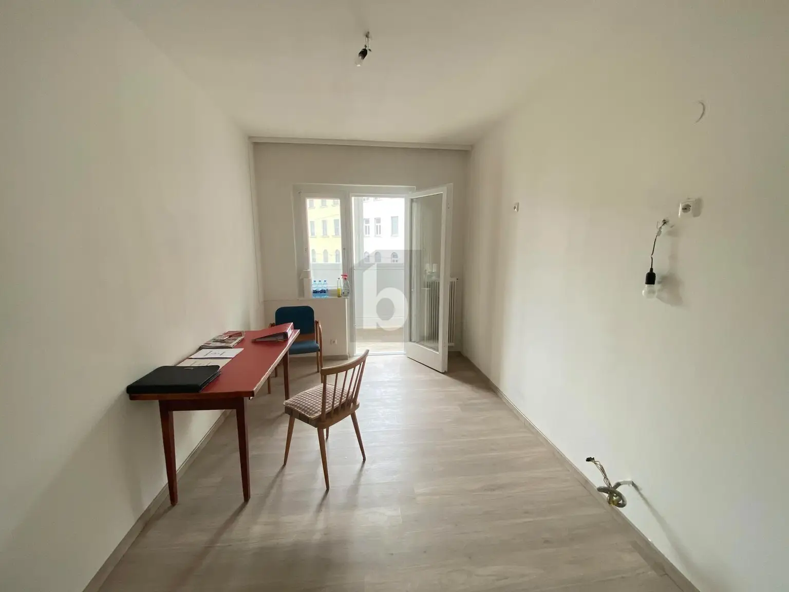 ZENTRAL GELEGEN MIT LOGGIA