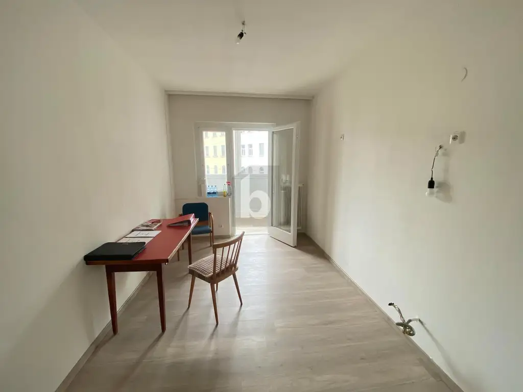 ZENTRAL GELEGEN MIT LOGGIA
