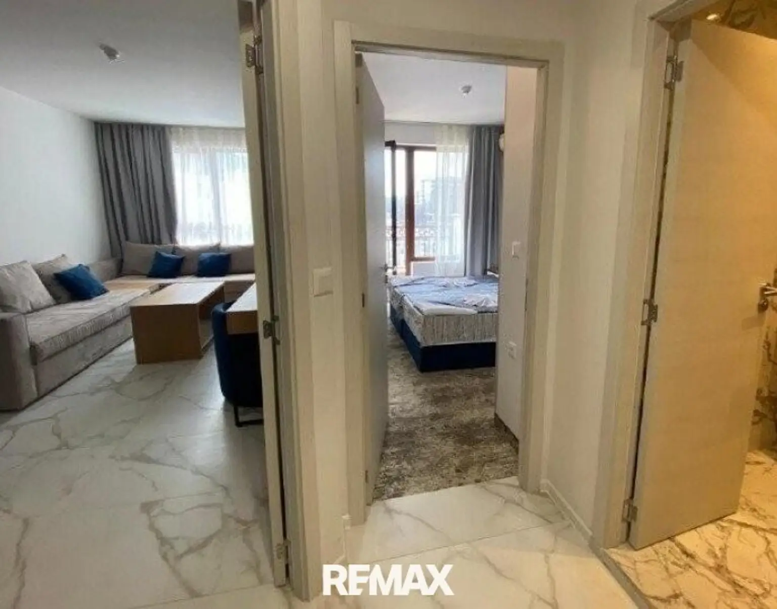 15 Zimmer getrennt begehbar BG