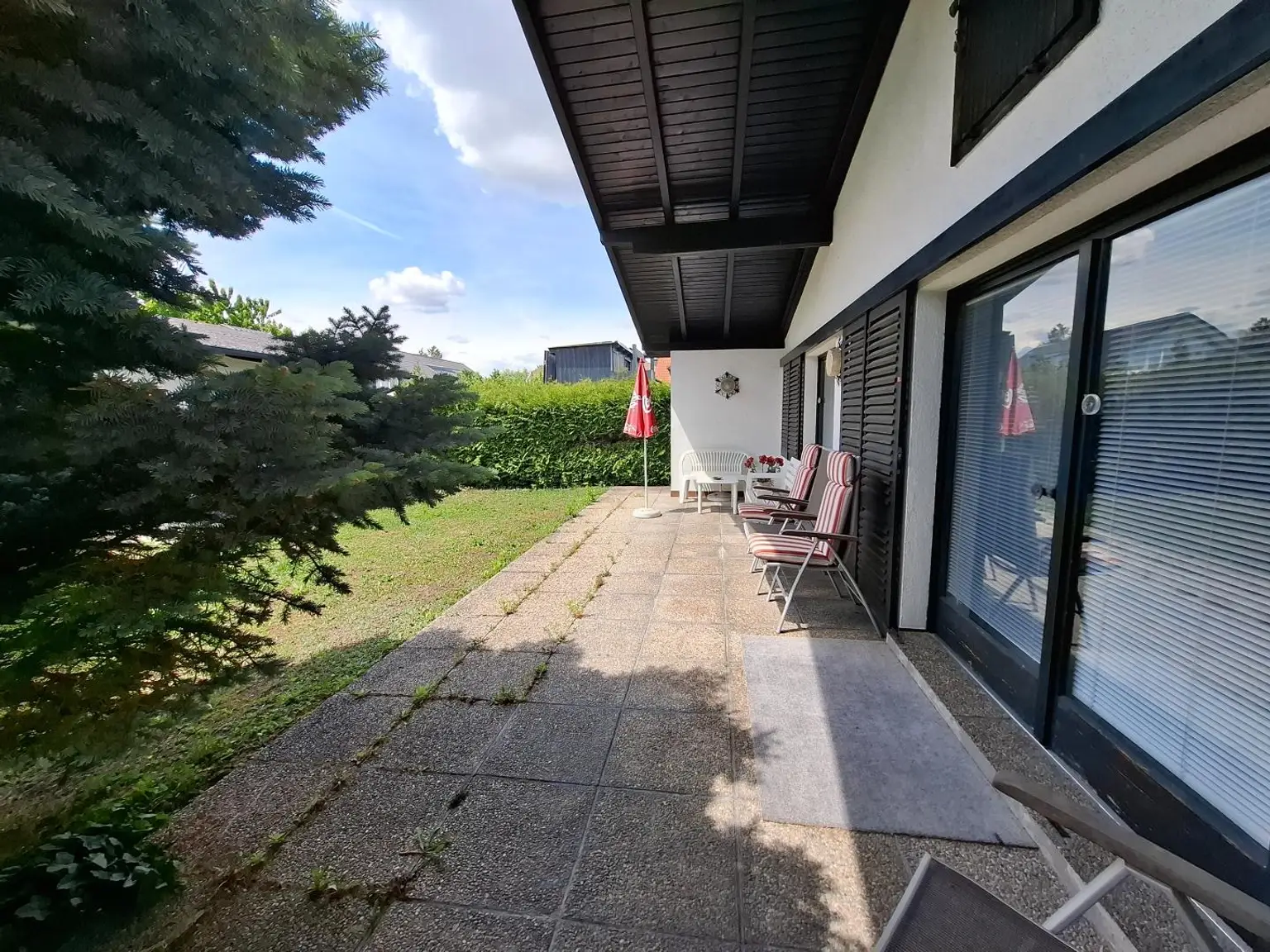 Blick über die hintere Terrasse
