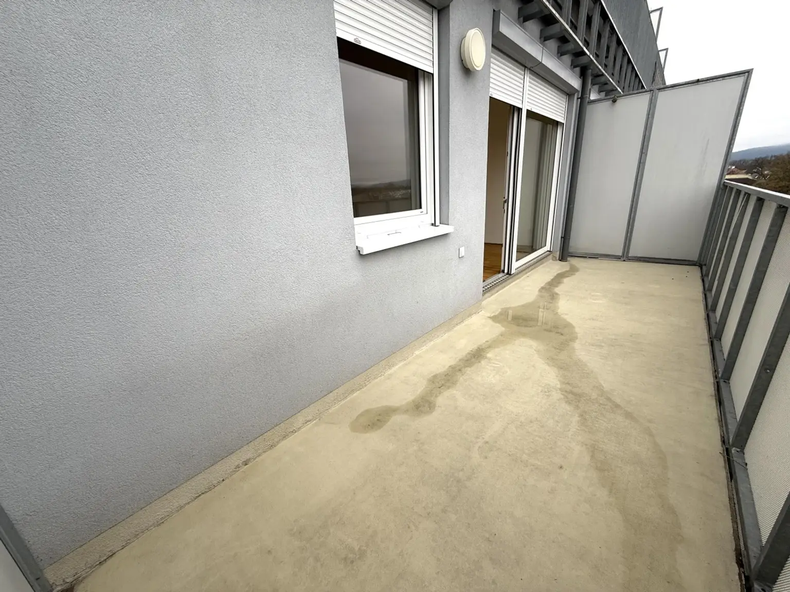 Günstige Neubauwohnung mit MEGA-SÜD-BALKON (11,77m²) nahe Akademiepark