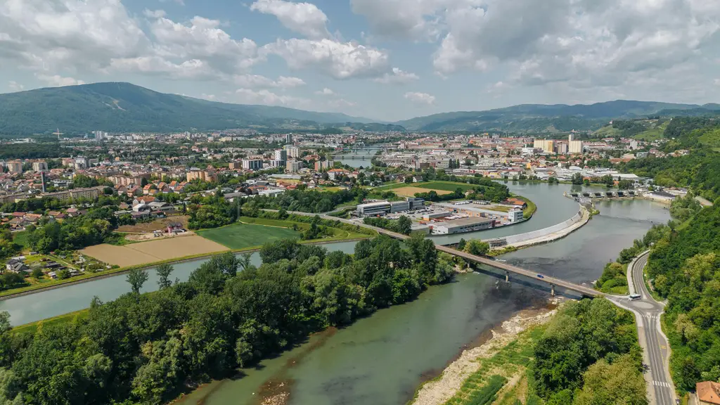 Randlage Maribor - Süd-West ausgerichtete Hang-Liegenschaft mit Aussicht auf das Drau-Ufer zu verkaufen (Fläche ca. 6 ha)