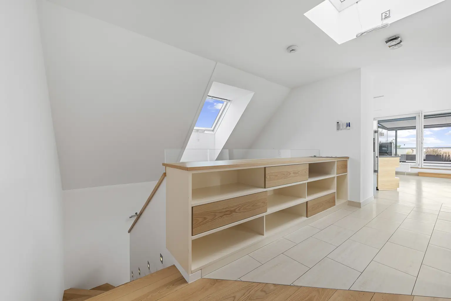 Großzügiges Maisonette-Penthouse zur Miete – mit Dachterrasse, Sauna und Whirlpool in Brunn am Gebirge