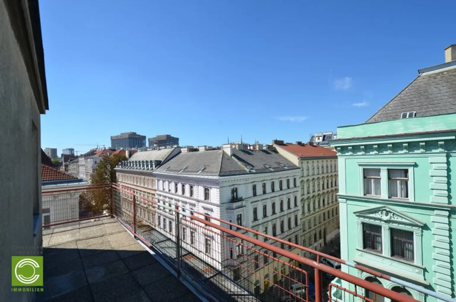 CHRISTOPH CHROMECEK IMMOBILIEN - 1090 WIEN - Renovierungsbedürftige Dachgeschoßwohnung mit Terrasse!