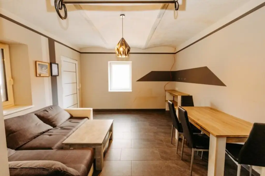 Verträumtes Bauernhaus neu adaptiert (2013) mit Toreinfahrt, Pool, Stadel und Schuppen