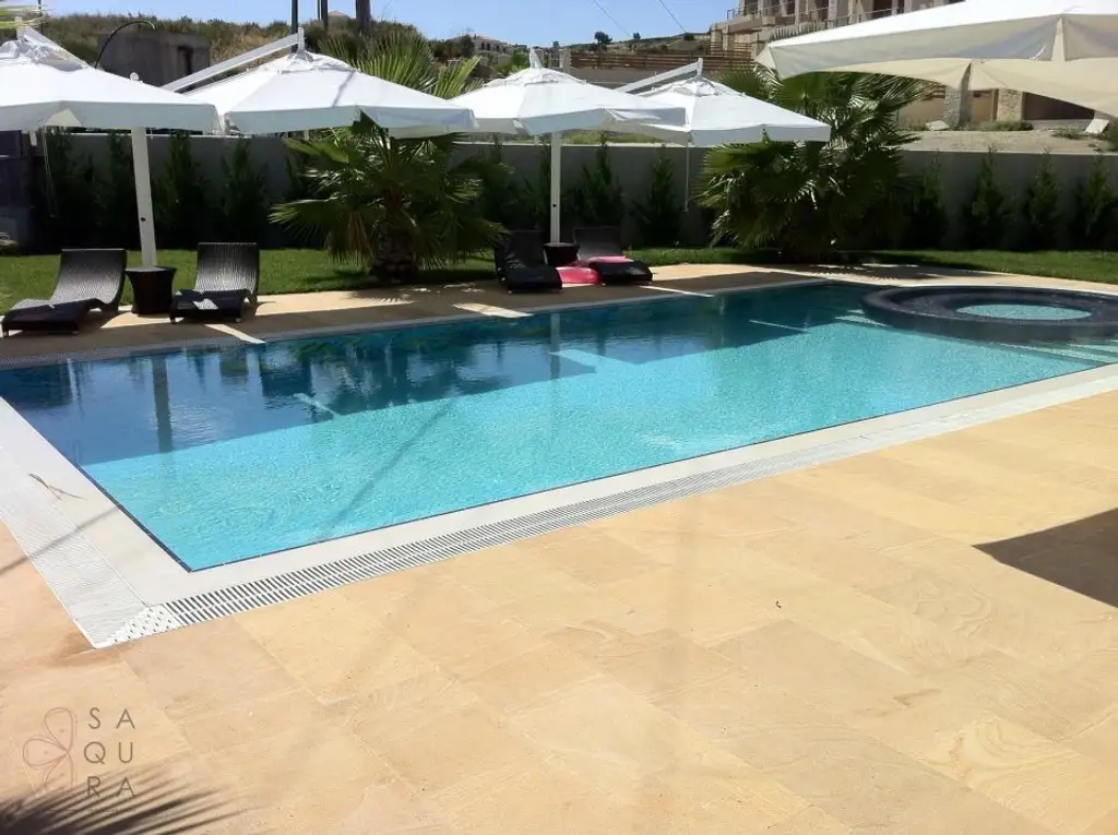 Moderne Villa mit Pool – Privates Refugium in exklusiver Wohngegend