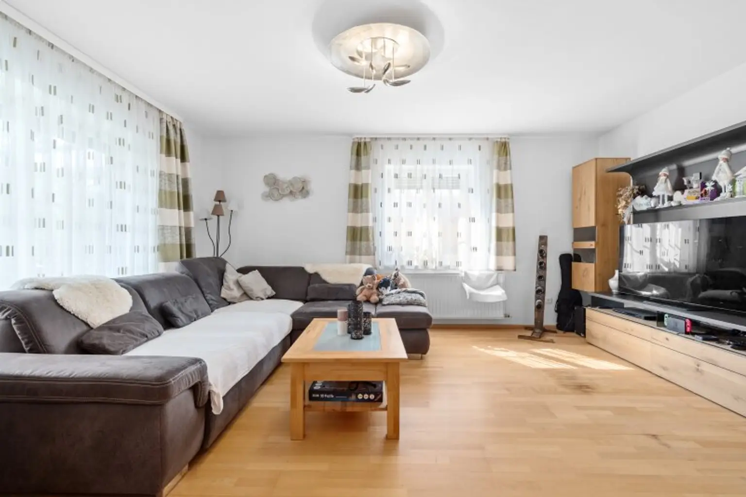 Exklusives Einfamilienhaus vor den Toren Wiens in nicht einsehbarer Grünruhelage / +++ RE/MAX Trend +++