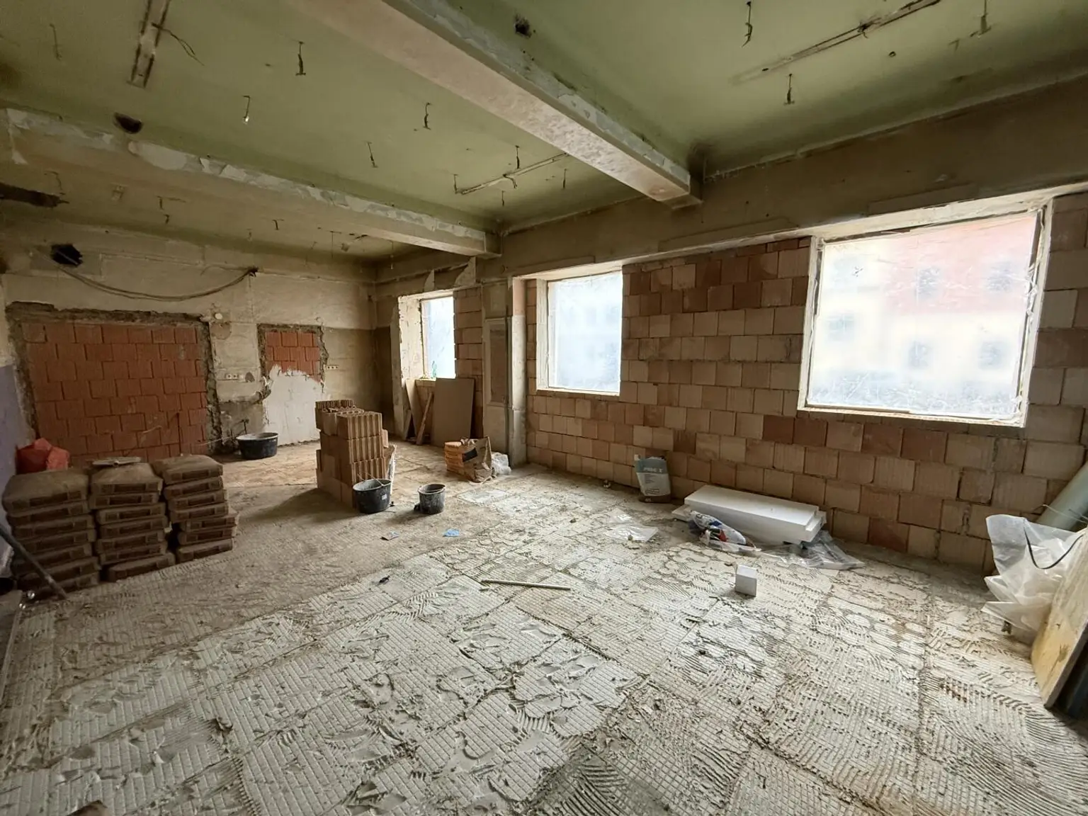 20251202_092647575_iOS