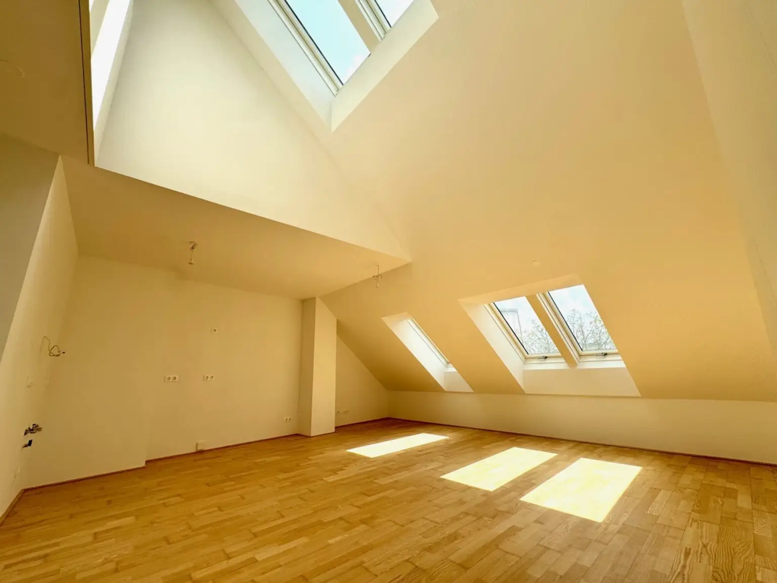 Y | ++ NEU ++ FAMILIENWOHNUNG mit Galerie und FANTASTISCHER TERRASSE | Prima Service Immobilien