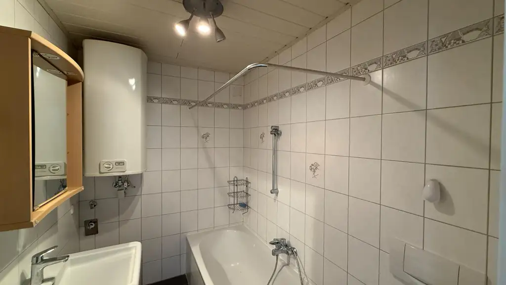 Zentrale 2-Zimmer-Wohnung mit Gartennutzung!